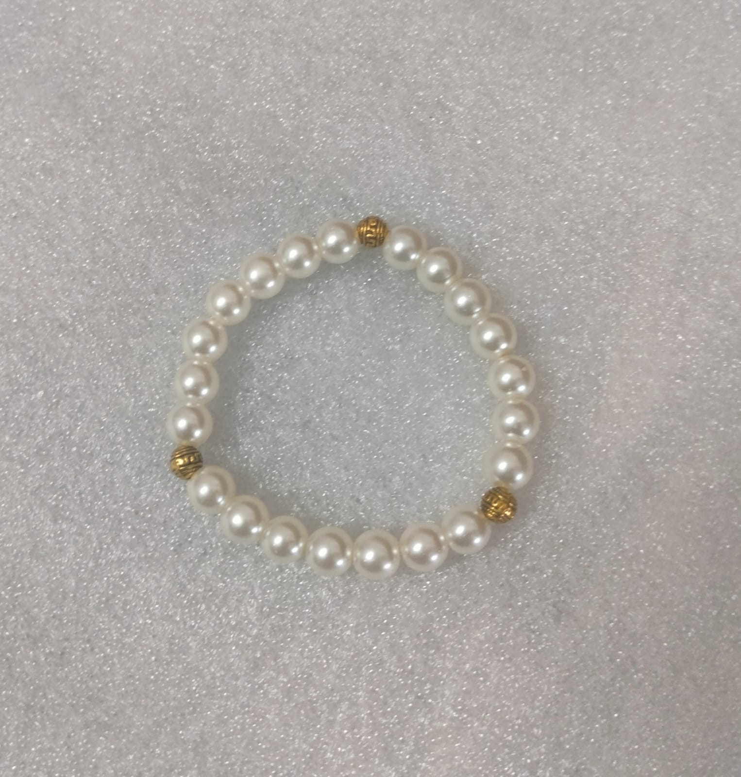 White Pearl & Gold Accent Bead Stretch Bracelet
